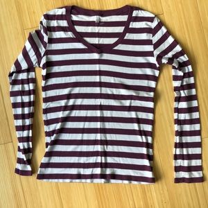 V neck purple stripe gap shirt